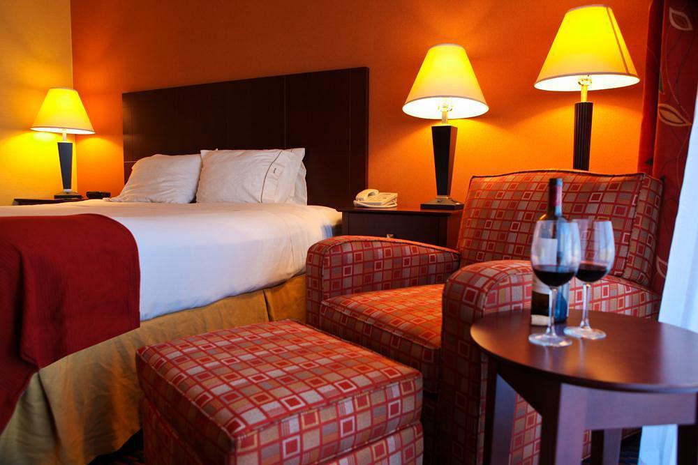 Holiday Inn Express Hotel & Suites Ричланд Стая снимка