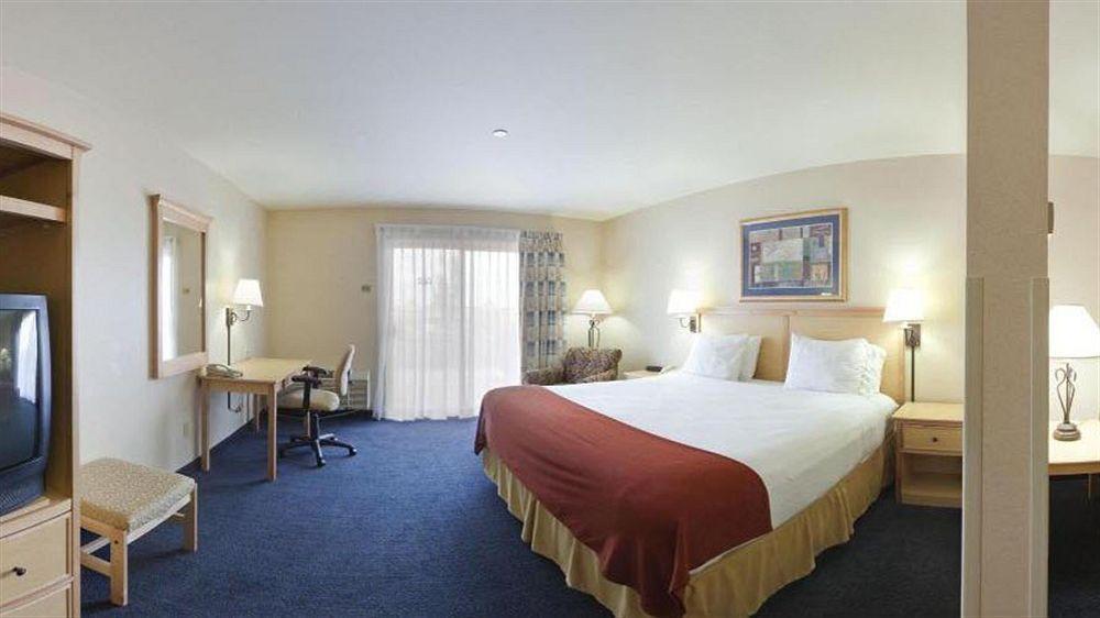 Holiday Inn Express Hotel & Suites Ричланд Екстериор снимка